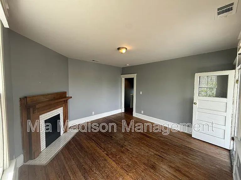607 W 44th St #B — Photo 7