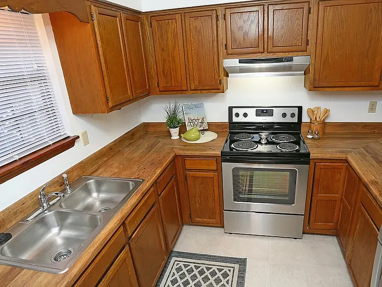 Castle Apartments — Photo 12
