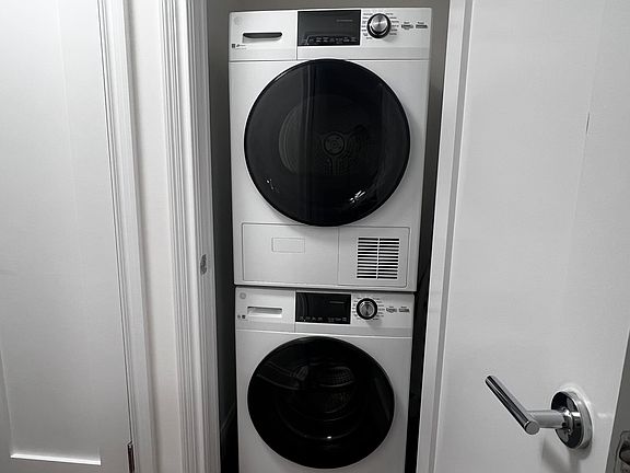 4th image of 25 W 68th St #9C
