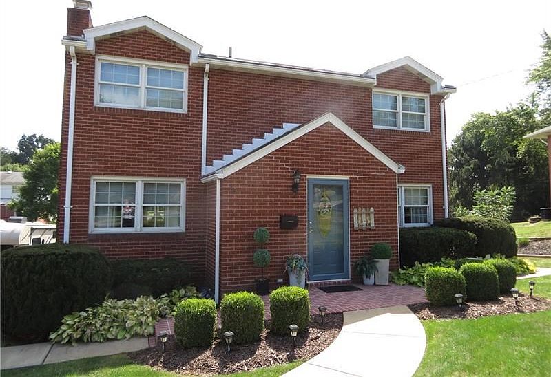 1st image of 215 Clarendon Ave