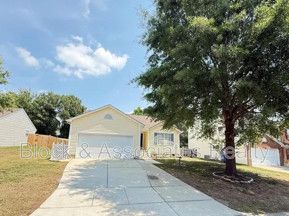 1741 E Honey Springs Ave, Fuquay Varina, NC 27526