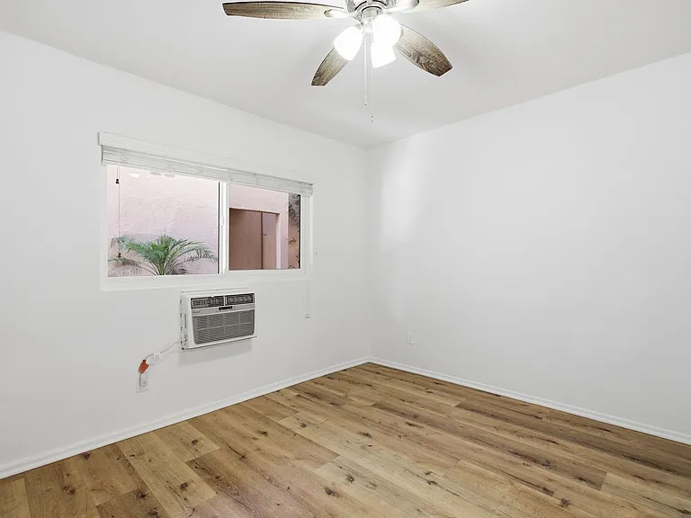 6640 Darby Ave — Photo 40