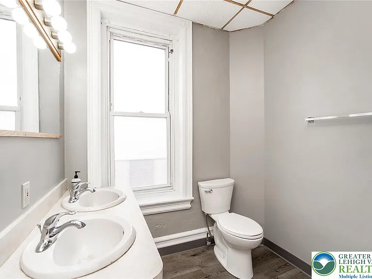 164 W Main St #HOUSE — Photo 23