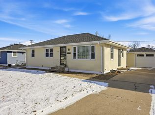 451 23rd St NW, Cedar Rapids, IA 52405