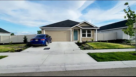 3 bed, 1474 sqft, $2,200 — Photo 1