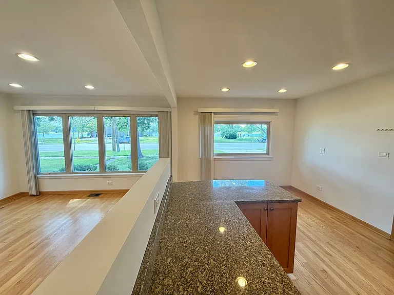 2185 Lee St — Photo 20