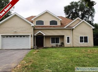 19 Lamb Ln, Manalapan, NJ 07726