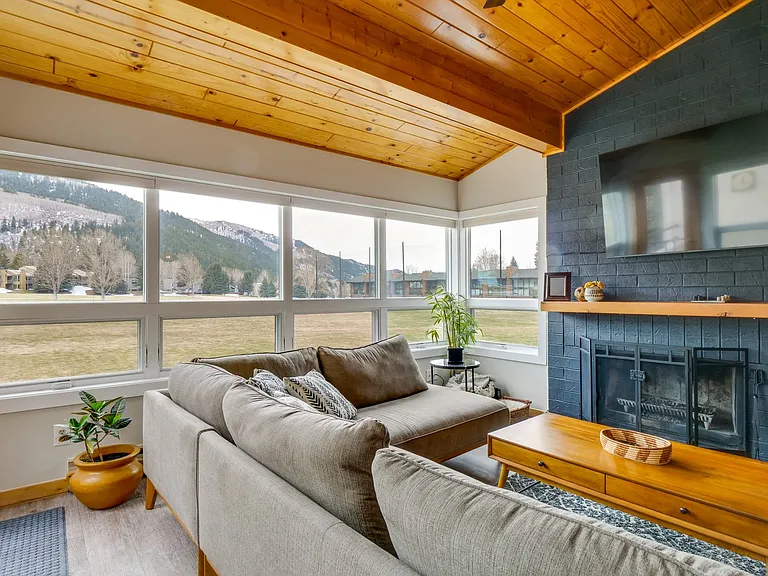 Columbine Cir — Photo 2