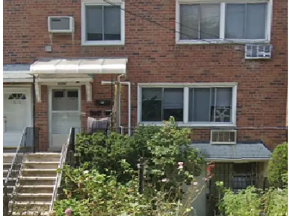 8008 166th St, Jamaica, NY 11432