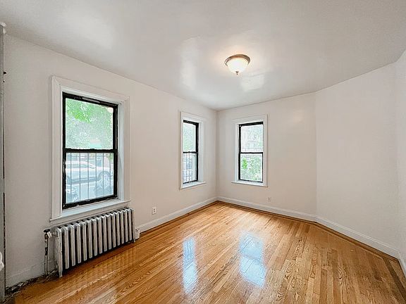 4th image of 134 Haven Ave #1D