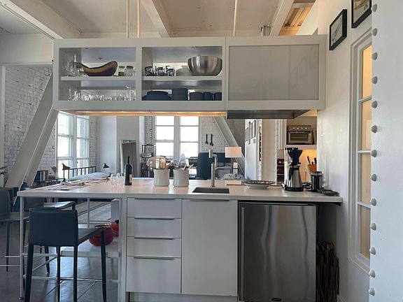 4th image of 301 11th St Unit 3A
