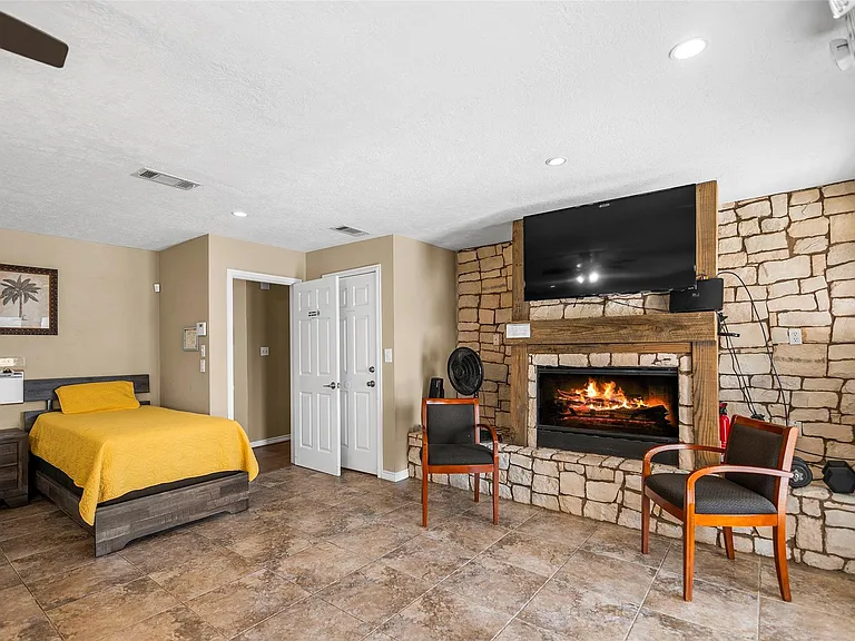 18718 Vickers Rd — Photo 13