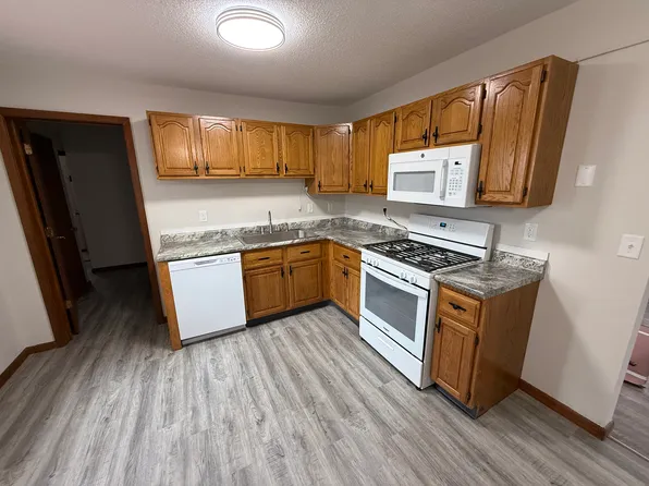 2503 W 70th St, Davenport, IA 52806