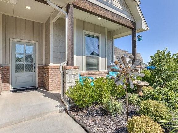 2nd image of 5601 Saint James Pl