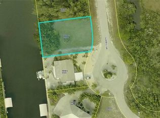 2907 Cussell Dr, Saint James City, FL 33956