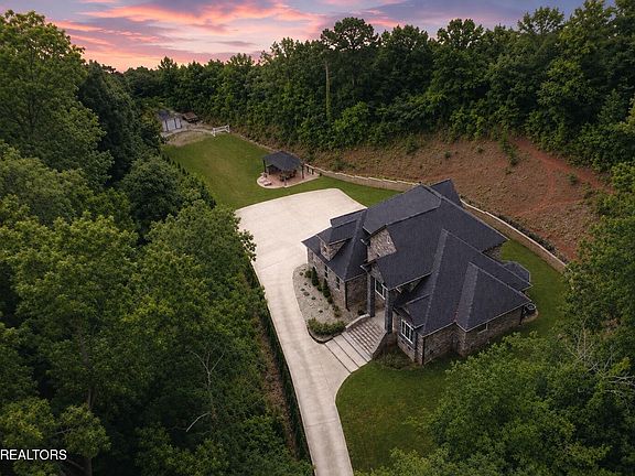 2nd image of 5024 Skyview Dr