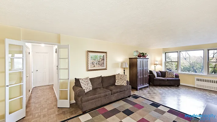 Sold by Moda Realty | media 33