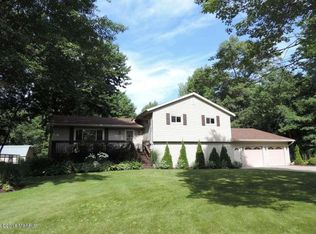 5747 Zellar Rd, Whitehall, MI 49461