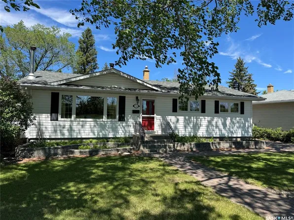 712 Douglas Park CRESCENT E, Regina, SK S4N 2S2