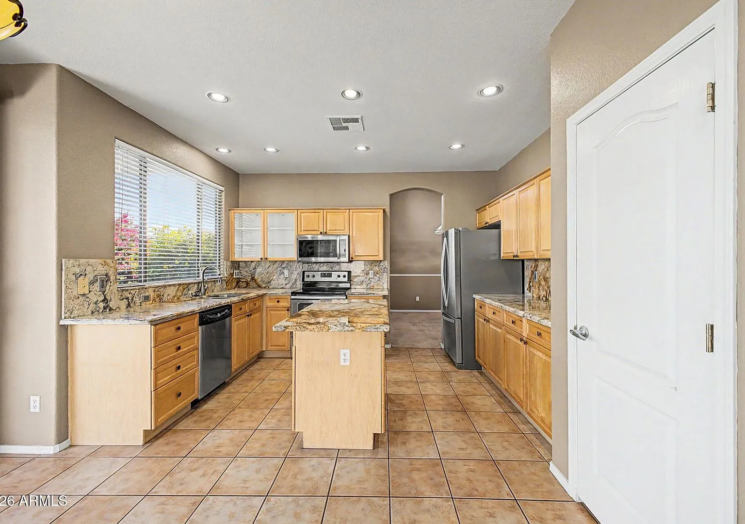 Beautiful 5 Bedroom home in Gilbert — Photo 4