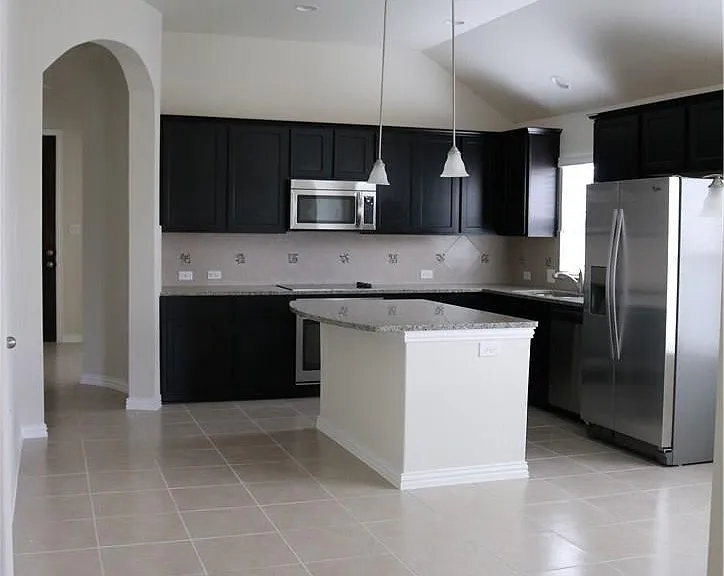 913 Wolcott Dr — Photo 10