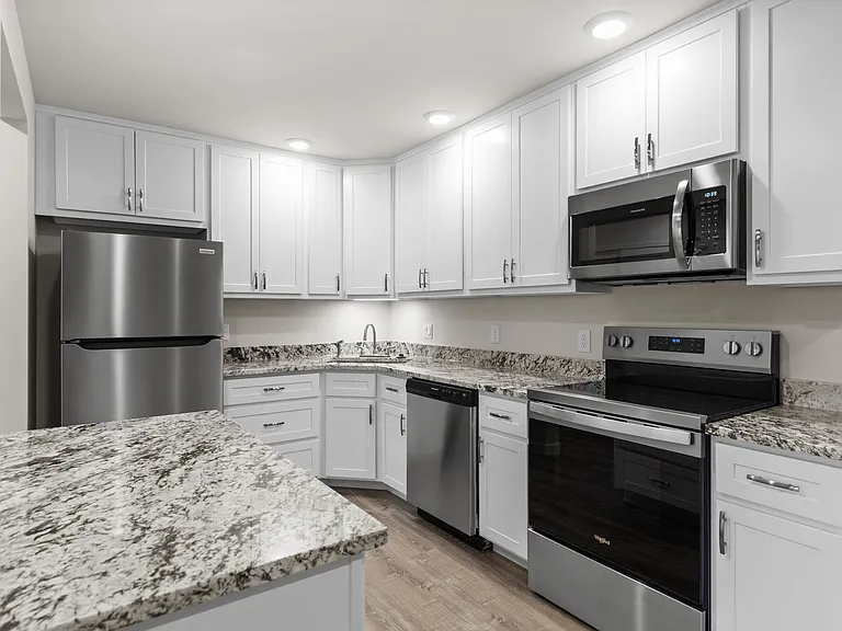 Sherman Square Apartments — Photo 42