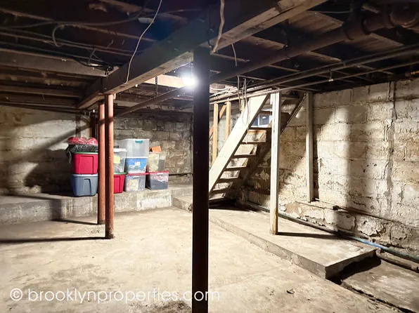 2906 Voorhies Avenue image 18 of 19