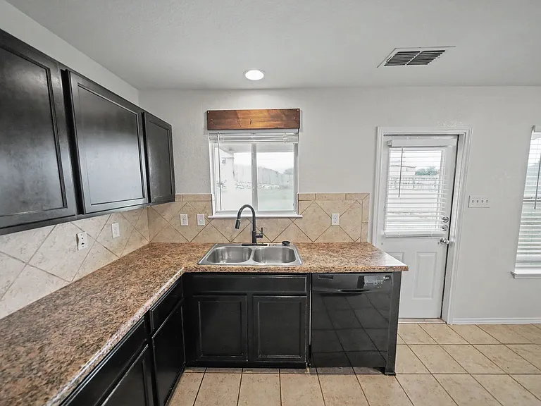 25003 Marshall Blf — Photo 19