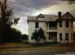 125 W Mill St, Uvalde, TX 78801