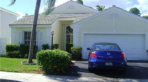 2nd image of 611 Lowell Ln