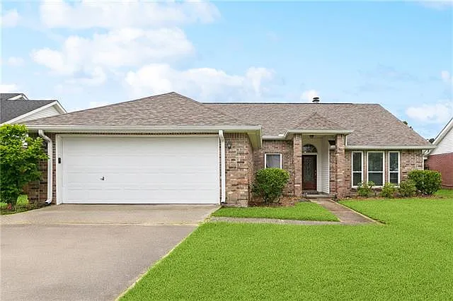 310 Oakley Ln — Photo 1