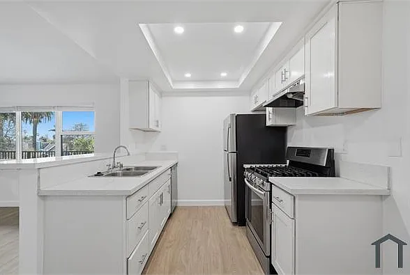 1071 Junipero Ave #302 — Photo 9