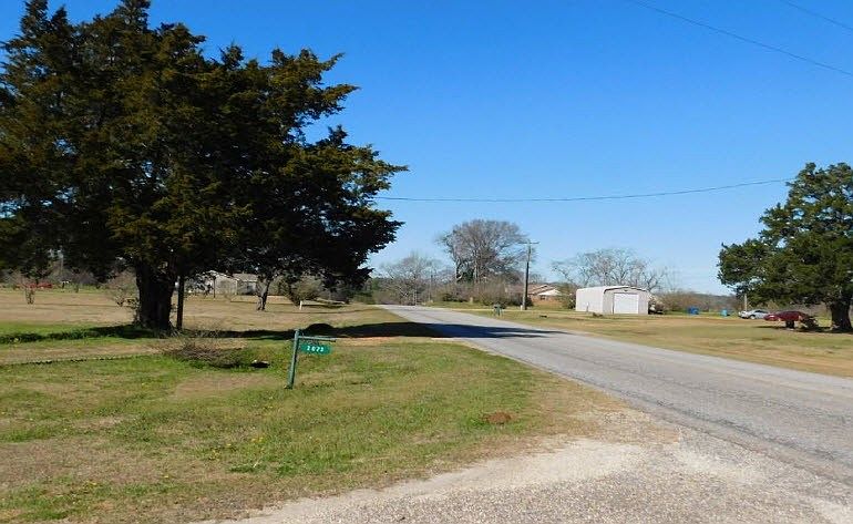 2nd image of 2113 Loree Rd