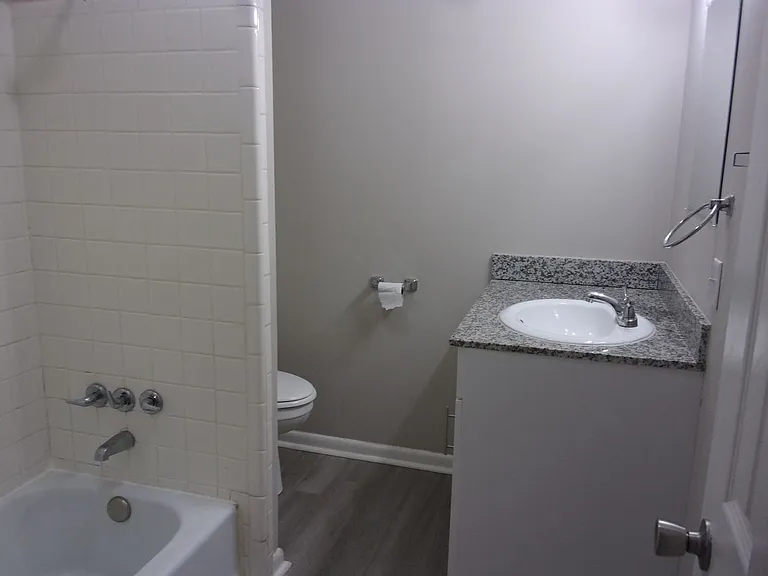 1045 W Meadow Dr — Photo 6