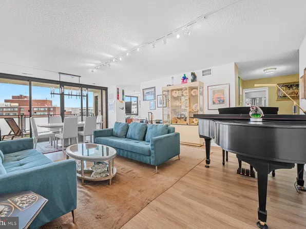 800 25th St NW #1001, Washington, DC 20037