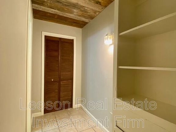 5th image of 1101 College St #2210