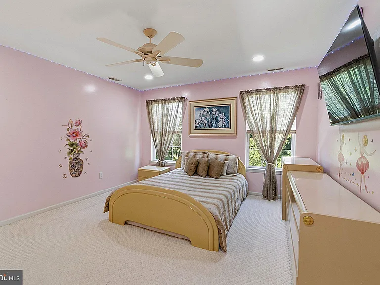 537 Riggs Ave — Photo 23