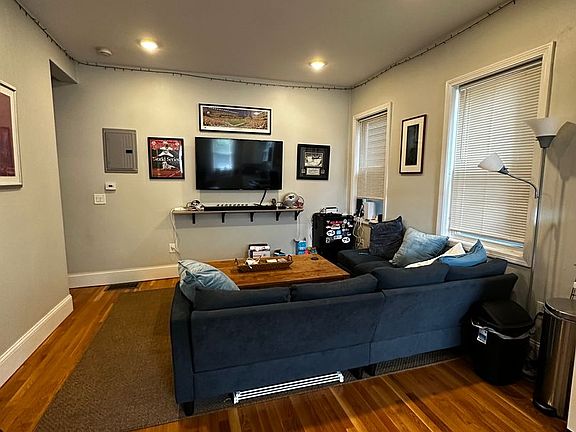 5th image of 319-321 W 4th St #321-1
