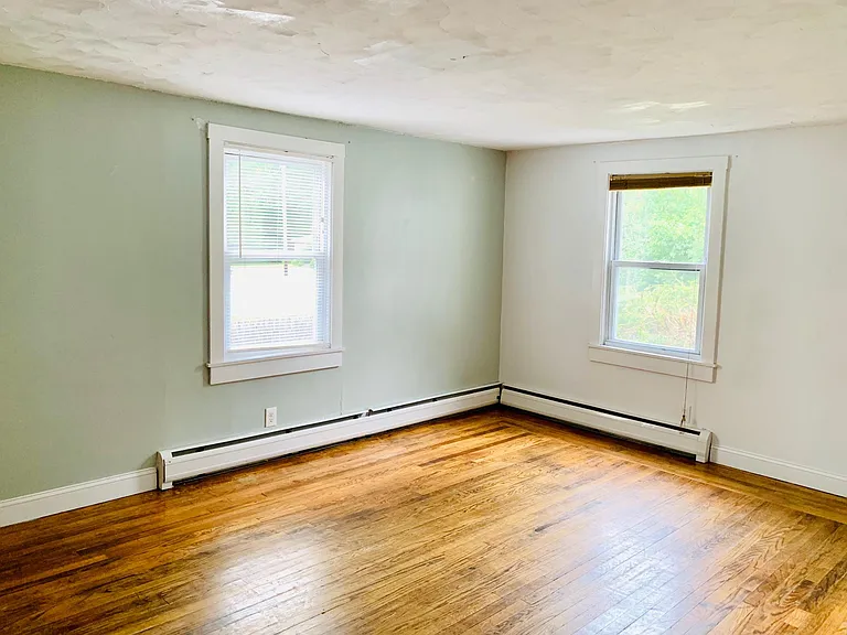 166 Vineland Ave — Photo 2