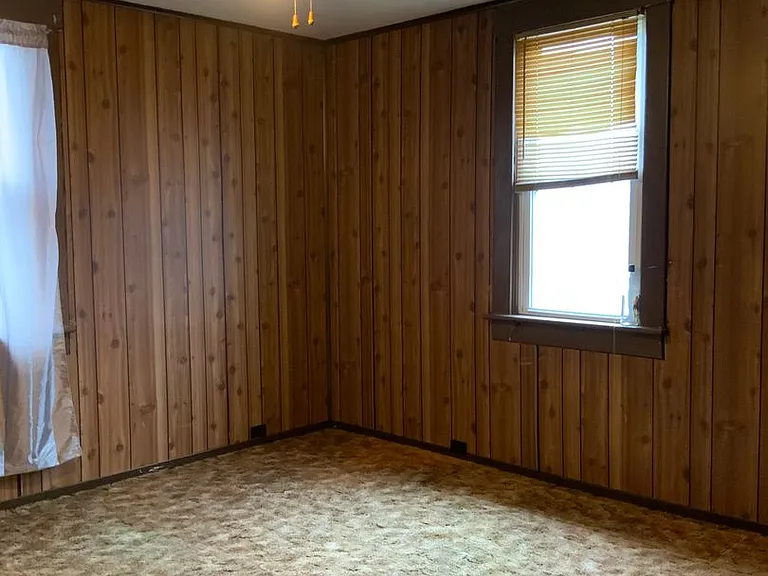 337 Decker Ave — Photo 14