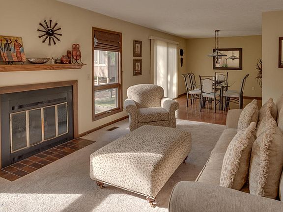 3rd image of 131 Pine Cove Cir