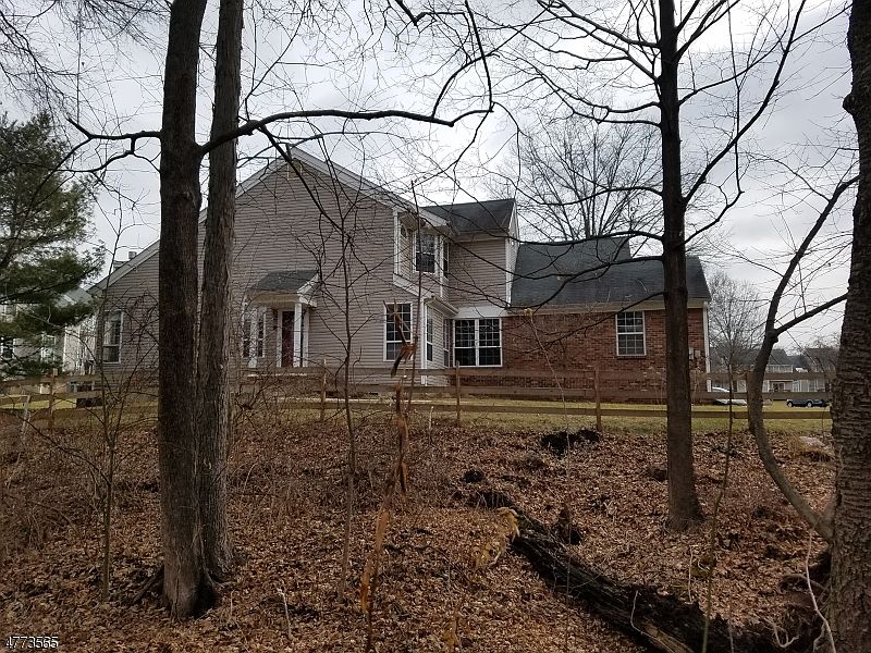 2nd image of 107 Blue Flag Ct