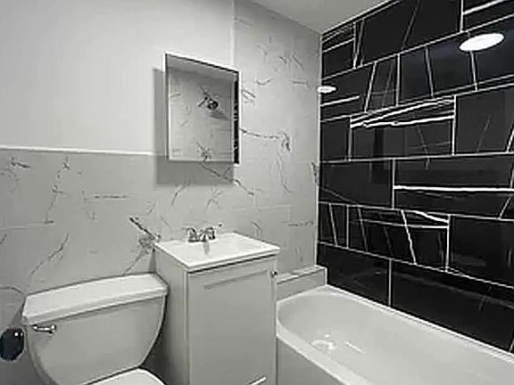 5th image of 329 S 4th St #1F