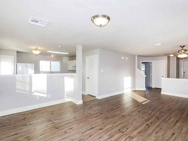 7431 Leightonfield Ct — Photo 6