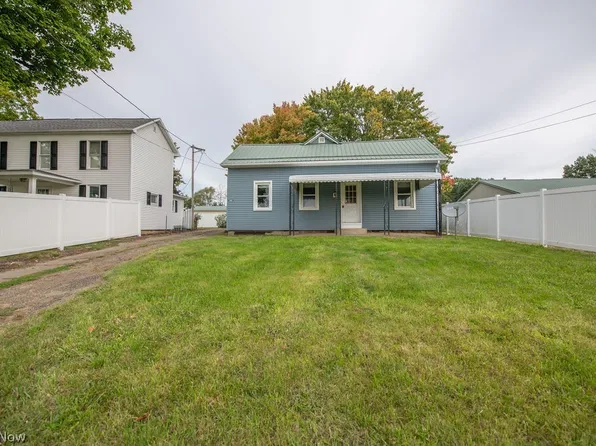 2468 Tabor Ridge Rd NE, New Philadelphia, OH 44663