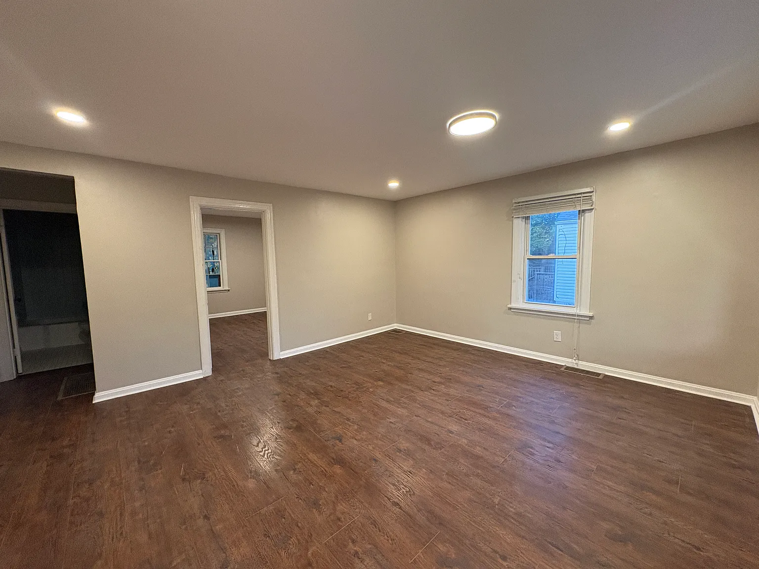 4828 Laurel Ave — Photo 2