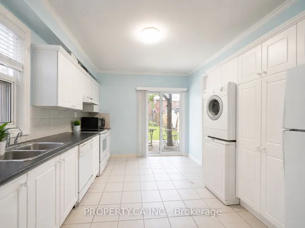 107 Runnymede Rd #1, Toronto, ON M6S 2Y4