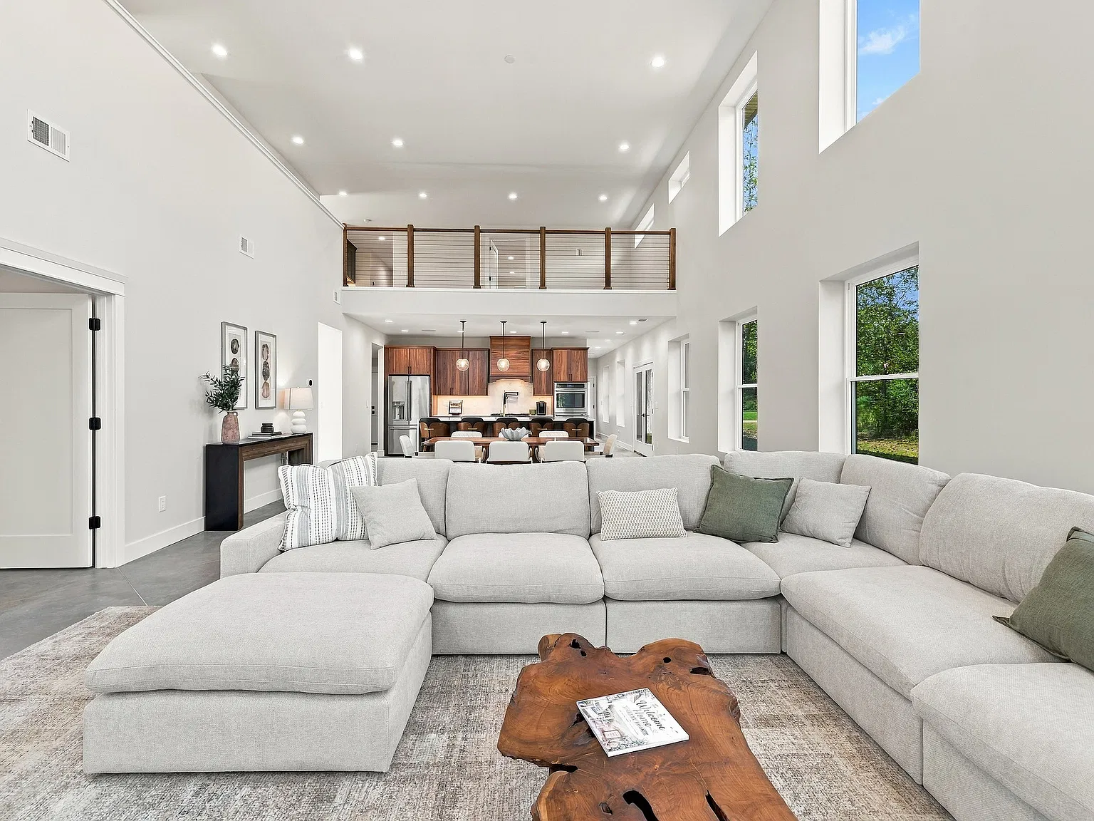 5 bed, 3.5 bath, 4995 sqft, $4,500 — Photo 3