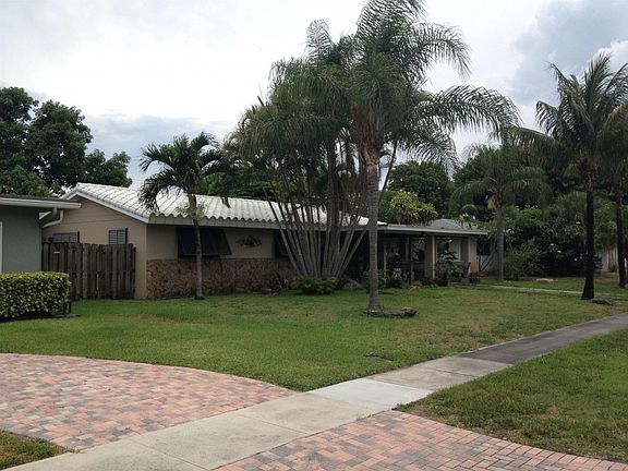 3rd image of 660 NE 8th Ct