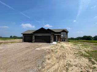 2512 341st Ave NW, Cambridge, MN 55008